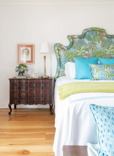 bedroom with olive green and aqua blue headboard