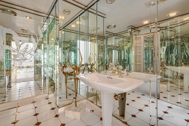 mirrored bathroom