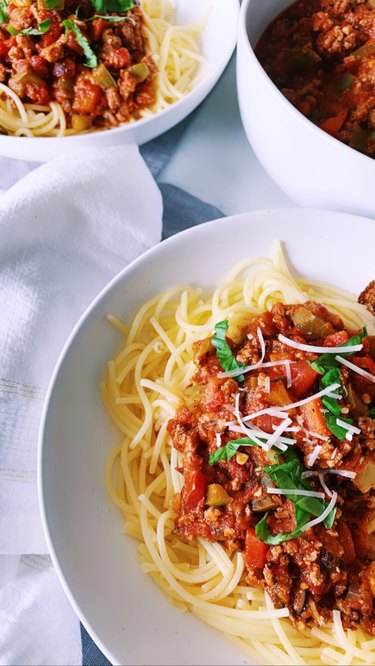 Fable Pasta Bowls with spaghetti and Serving Bowl