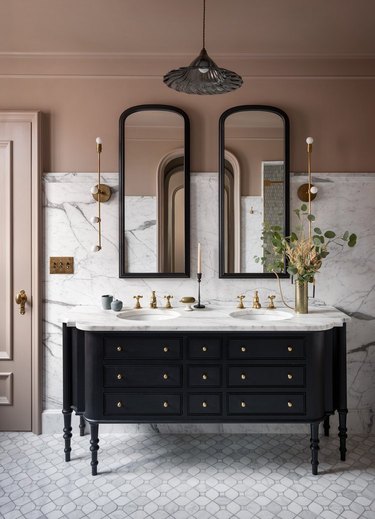 glamorous bathroom with traditional details and accessories