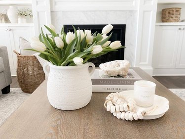 white tulip flower arrangement