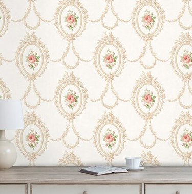 Cream wallpaper with gold and floral details