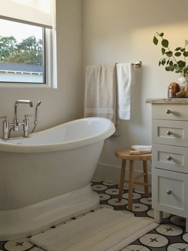 white bath mat next to tub
