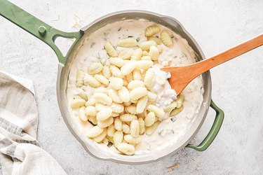 Cream sauce with gnocchi