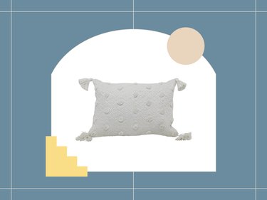 white throw pillow