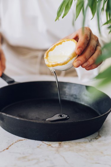 Coat skillet with 2 teaspoons of vegetable oil