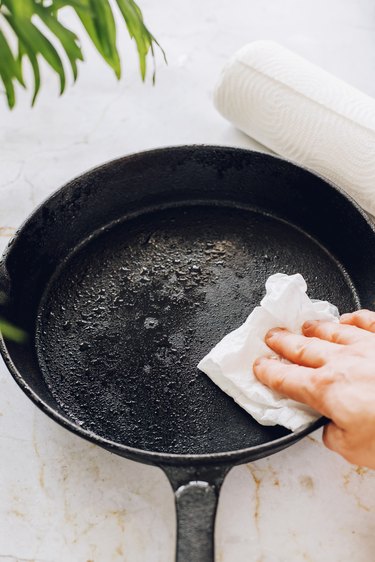 Dry skillet with paper towels