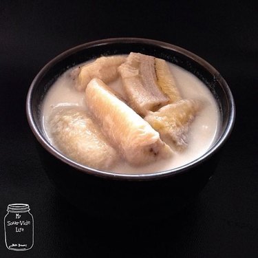Cooking & Clothes Gluay Buad Chee (Bananas in Coconut Milk)
