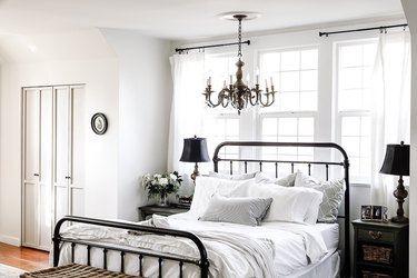 small farmhouse bedroom ideas with rustic chandelier