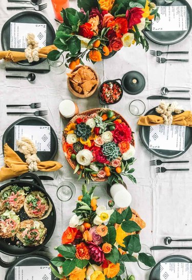 summer flower arrangement idea for table centerpiece