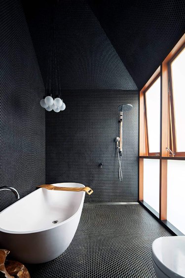 8 All-Black Bathroom Design Ideas That Effortlessly Amp Up the Drama