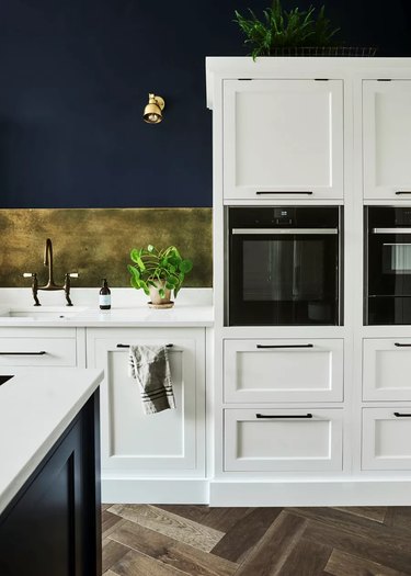 kitchen color idea with black appliances