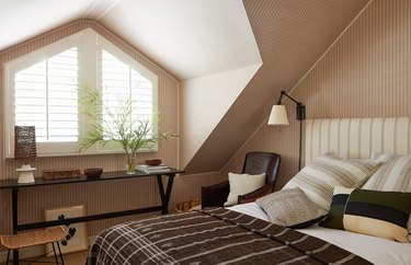 brown and greige bedroom color idea