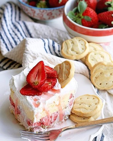 Grandbaby Cakes' Strawberry Ice Cream Cake with Trefoils