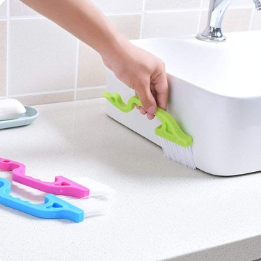 curved sink cleaning brush