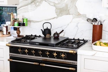 black la cornue stove against a marble backsplash