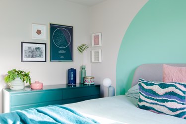 aqua and teal bedroom color idea