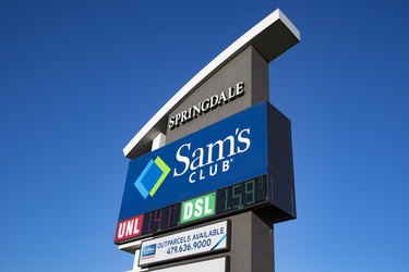 sam's club sign with logo