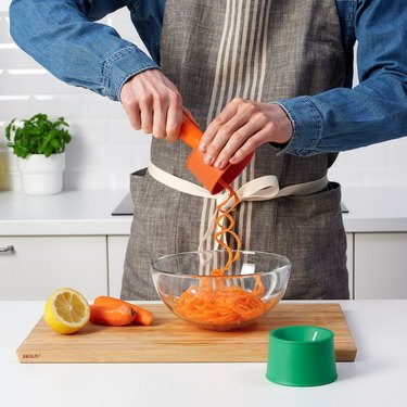 IKEA Uppfylld vegetable slicer making carrot veggie noodles
