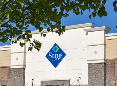 sams club exterior with logo