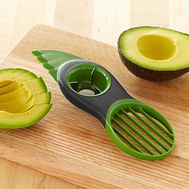avocado slicer with fan blade and pitter