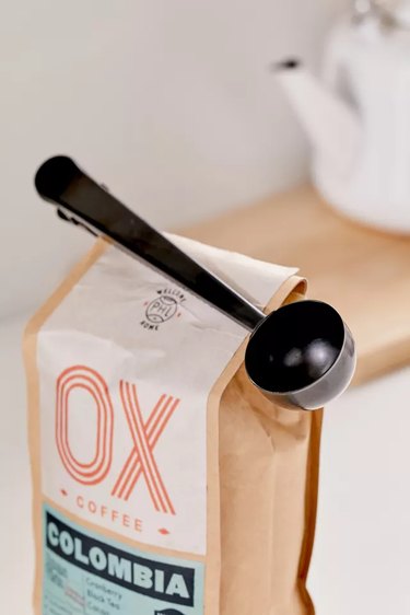 coffee bag with spoon clip