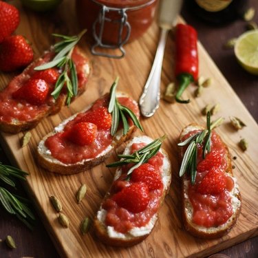 goat cheese crostini with rhubarb chutney