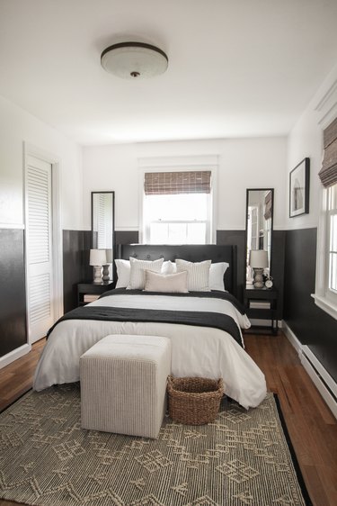 Black and white bed, black bed frame, white bedding