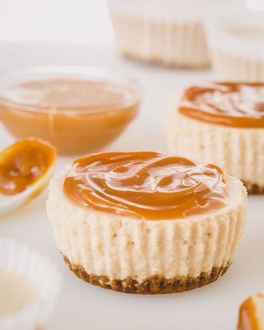 Sweet and Savory's Chai Latte No-Bake Mini Cheesecakes