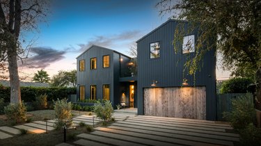 This Modern California House Creates An Indoor / Outdoor Lifestyle