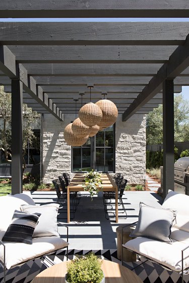 Rattan pendant lights in an expansive outdoor dining space