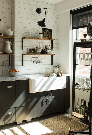 vintage-style black and white kitchen with bowl of fruit on the countertop