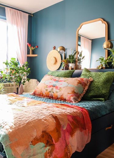 blue, green, and orange bedroom color idea