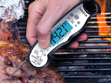 Kizen Digital Meat Thermometer on grill