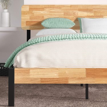 Zinus Olivia Metal and Wood Platform Bed