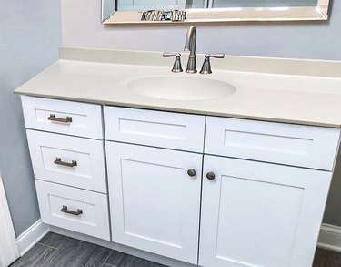 Cultured Marble Vanity Top With Integrated Oval Bowl, White on White