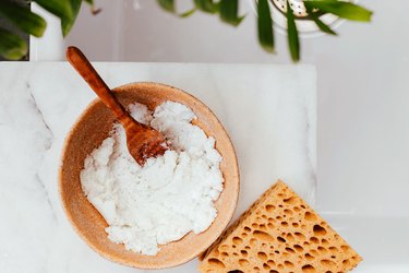 How to clean your bathtub with a diy baking soda scrub