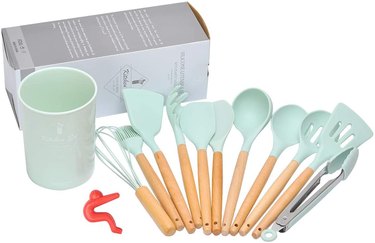 Utensil set in mint green silicone