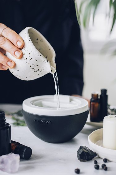 Pouring water in diffuser