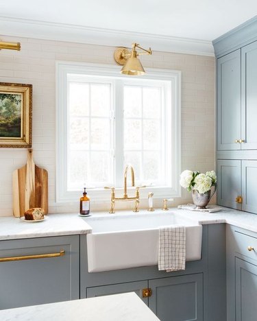 light blue and beige kitchen color idea