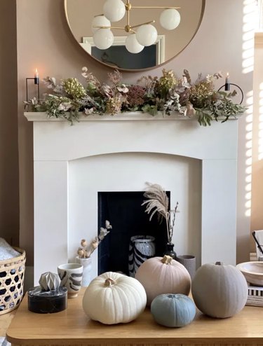 pumpkins and leaf garland with earth tones Halloween color scheme
