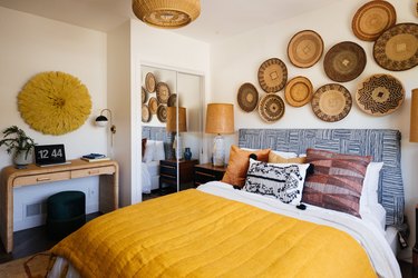 small bedroom office idea without chair