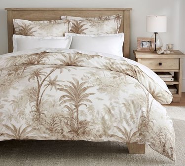 Palm patterned bedding
