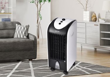 Portable evaporative cooler in living room