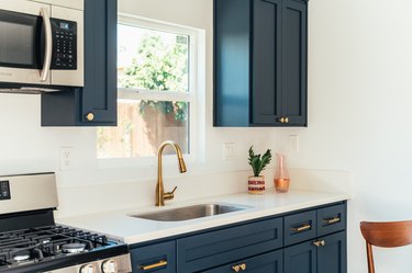 5 Classic Shaker Kitchen Cabinet Hardware Ideas That'll Stand the