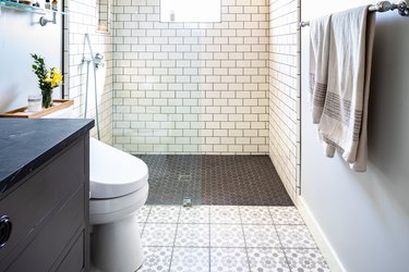 How to clean bathroom tiles: methods and tips - Ideas by Mr Right