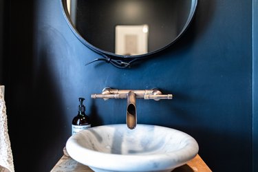 8 All-Black Bathroom Design Ideas That Effortlessly Amp Up the Drama