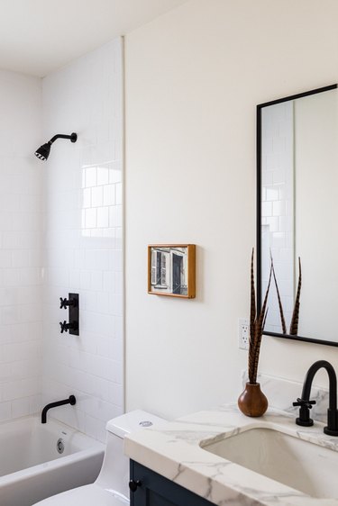 minimal small bathroom wall art with black and white finishes