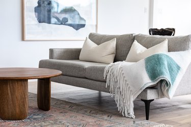 What Color Rug Goes With a Gray Couch?