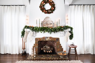 holiday mantel for Christmas decorations list